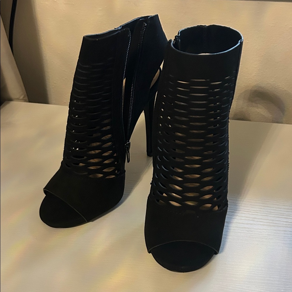 Qupid Black Cutout Heeled Boots